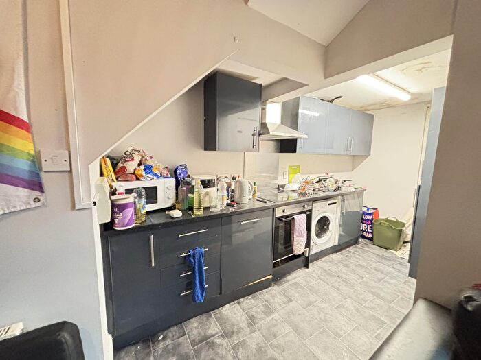 4 Bedroom Semi Detached House To Rent In Bennett Road, Leeds, LS6