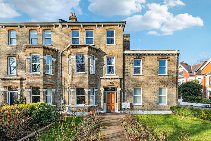 3 Bedroom Flat To Rent In Crossley House, Sutton Lane North, Chiswick, W4