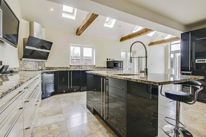4 Bedroom Detached House To Rent In Earlshall Place, Westcroft, MK4