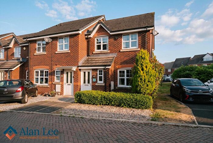 3 Bedroom End Of Terrace House For Sale In Heyden Close, Macclesfield, SK10