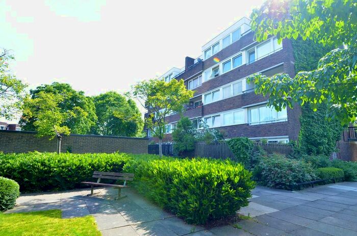 1 Bedroom Flat To Rent In Augustus Close, Brentford, TW8