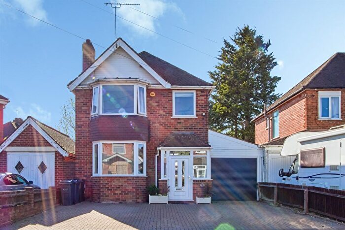 3 Bedroom Detached House For Sale In Heythrop Grove, Birmingham, B13