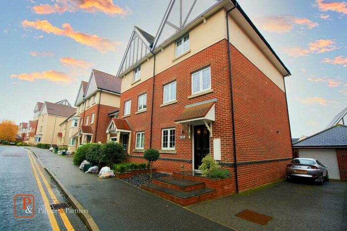 3 Bedroom Semi-Detached House To Rent In Apprentice Drive, Colchester, Essex, CO4