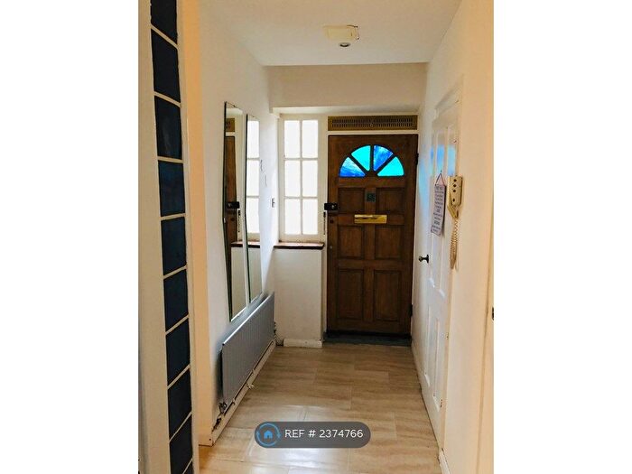 1 Bedroom Flat To Rent In Portpool Lane, London, EC1N