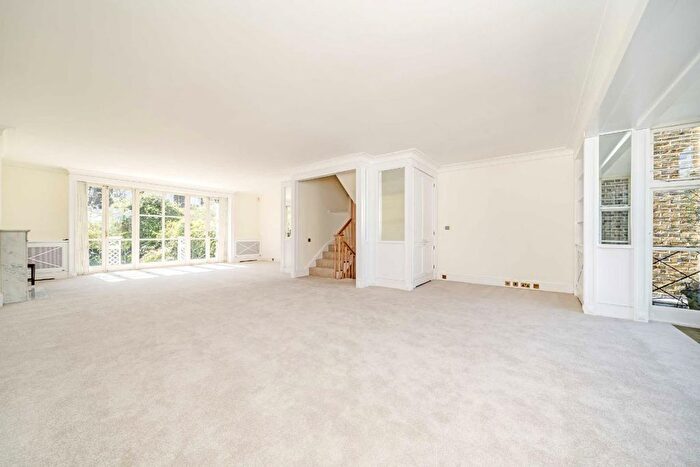 3 Bedroom Terraced House To Rent In Campden Hill Square, Kensington, W8