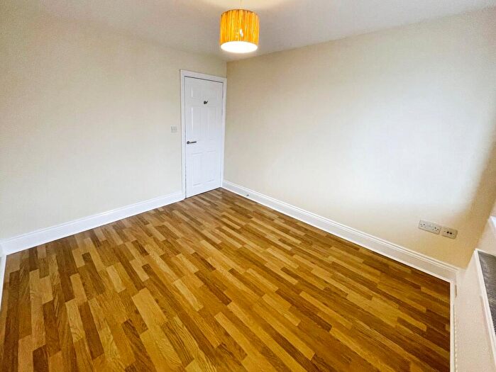2 Bedroom Flat To Rent In Cowbridge Road East, Cardiff, CF5