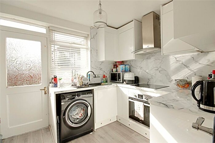 3 Bedroom End Of Terrace House For Sale In Albany Park Avenue, Enfield, EN3