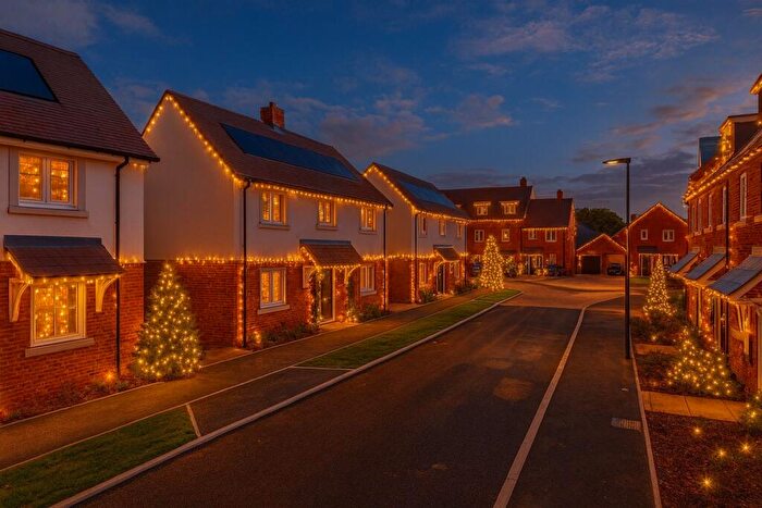 4 Bedroom Detached House For Sale In Daggons Road, Alderholt, Fordingbridge, SP6