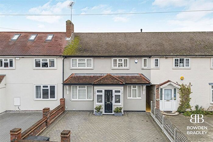 3 Bedroom Property For Sale In White Hart Lane, Romford, RM7