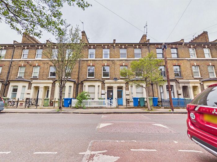 3 Bedroom Flat For Sale In Larcom Street, London, SE17