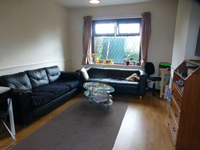 2 Bedroom Flat To Rent In Waterloo Road, Manchester, M8