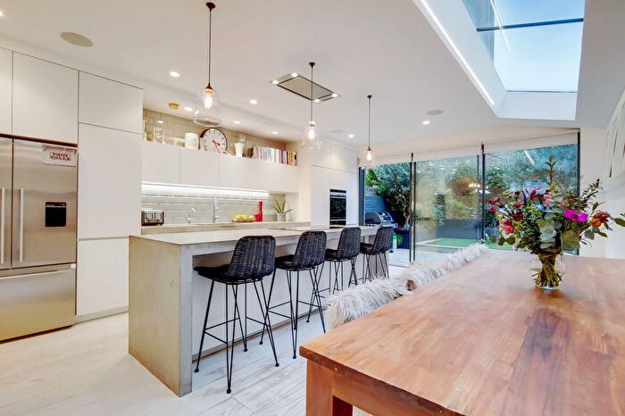 4 Bedroom Terraced House To Rent In Purves Road, Kensal Rise, NW10