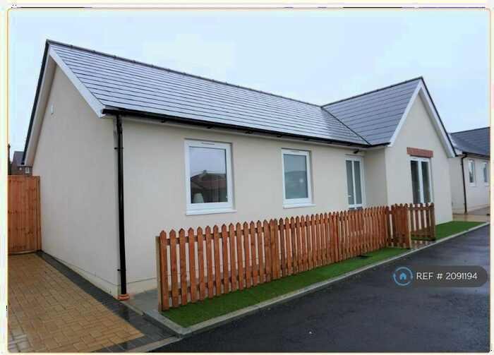 2 Bedroom Bungalow To Rent In Belroyal Lane, Bristol, BS4