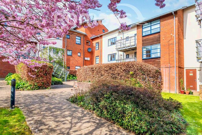 2 Bedroom Flat To Rent In Silchester Place, Winchester, SO23