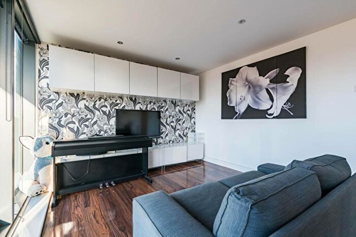 2 Bedroom Flat For Sale In Elektron Tower, Canary Wharf, London, E14