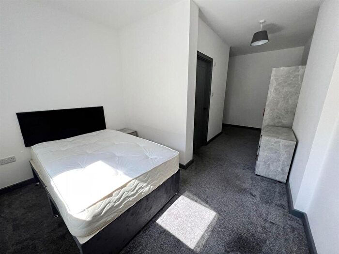 1 Bedroom Flat To Rent In Medburn House, Barker Street, Shieldfield, Newcastle Upon Tyne, NE2