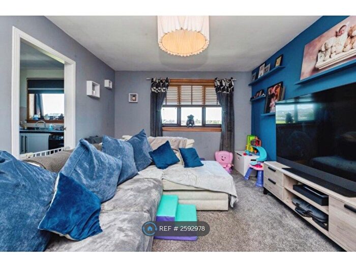 2 Bedroom Flat To Rent In Tulloch Court, Cowdenbeath, KY4