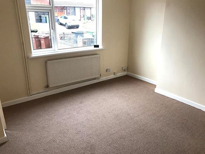 3 Bedroom End Of Terrace House To Rent In Barnett Road, Willenhall, WV13