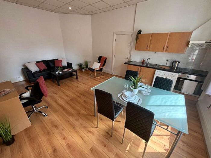 2 Bedroom Flat To Rent In Ridgeway House, LS6