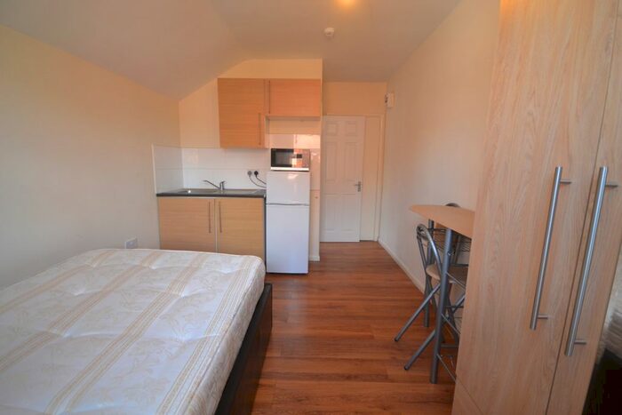 1 Bedroom Terraced House To Rent In Vastern Road, Reading, Berkshire, RG1