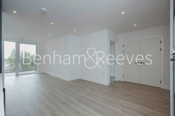 3 Bedroom Flat To Rent In Belgrave Road, Wembley, HA0