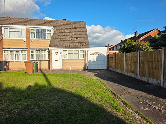2 Bedroom Bungalow To Rent In The Hayes, Willenhall, WV12