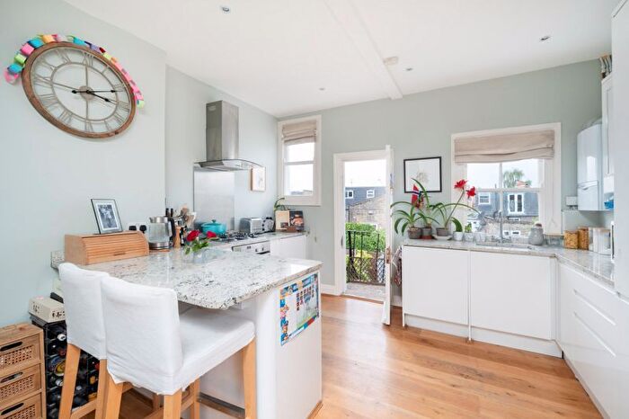 4 Bedroom Maisonette For Sale In Jeddo Road, London, W12