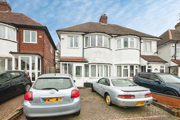 3 Bedroom Semi-Detached House For Sale In Derrydown Road, Birmingham, B42