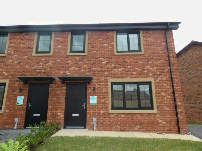 3 Bedroom Semi-Detached House To Rent In Shire Croft, Westhoughton, Bolton, BL5