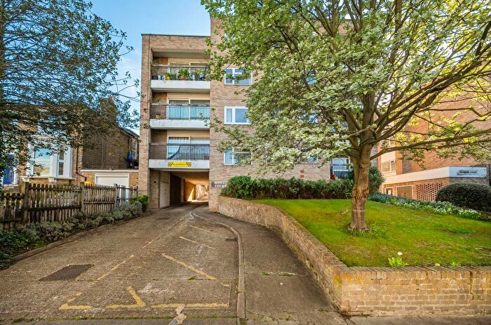 2 Bedroom Flat For Sale In Queens Road, Kingston, KT2