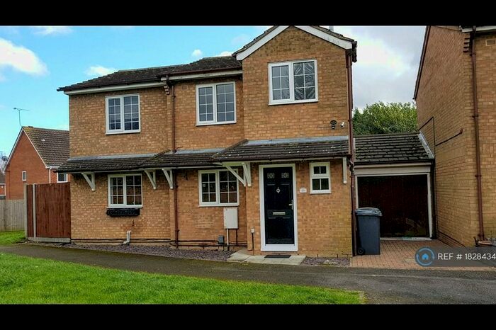4 Bedroom Detached House To Rent In Laxton Close, Luton, LU2