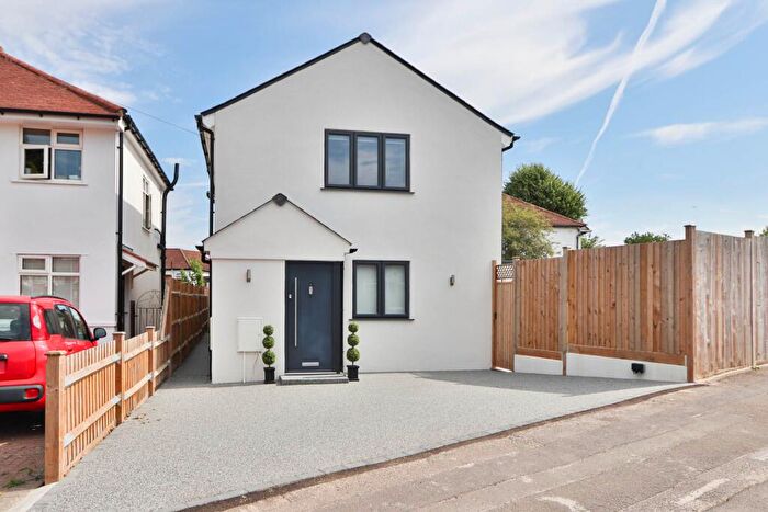 3 Bedroom Detached House For Sale In Browning Avenue, Worcester Park, KT4