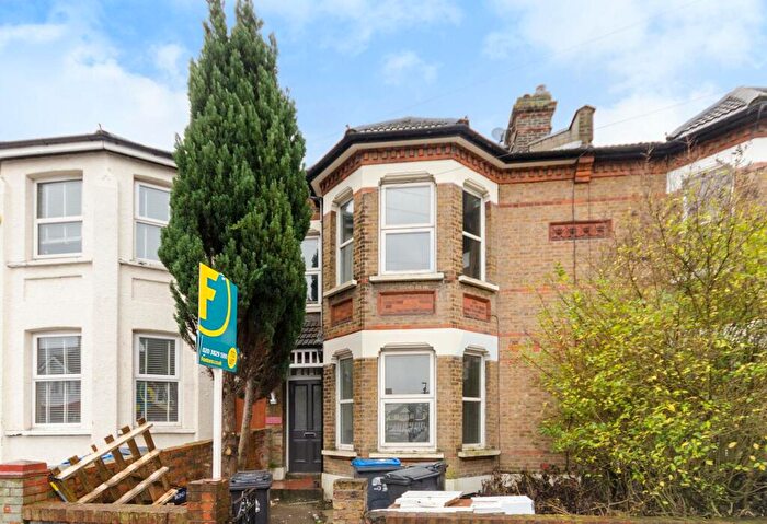 3 Bedroom Flat To Rent In Waddon Road, Waddon, Croydon, CR0