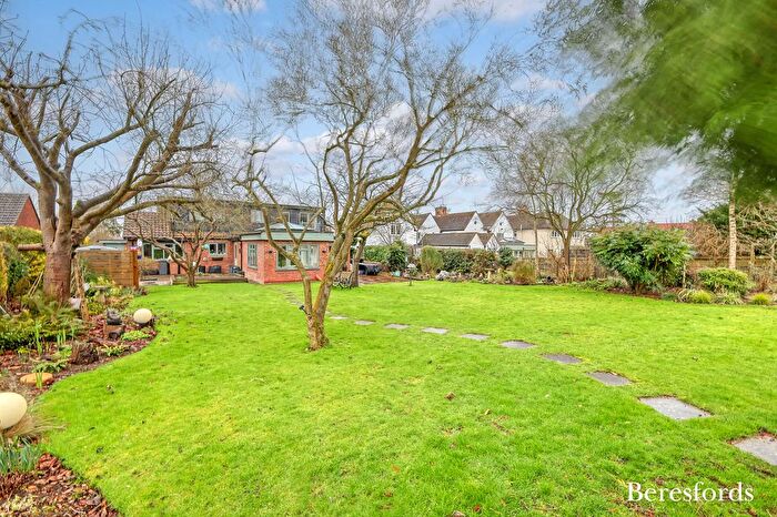 5 Bedroom Chalet For Sale In Blasford Hill, Little Waltham, CM3