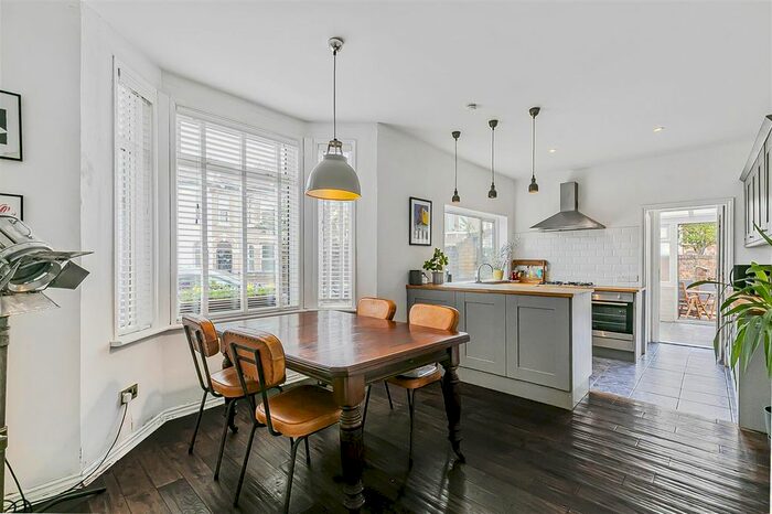 3 Bedroom End Terrace House For Sale In Barrett Road, Walthamstow, London, E17