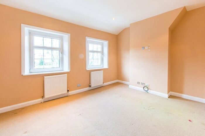 2 Bedroom Cottage To Rent In East End Road, East Finchley, London, N2