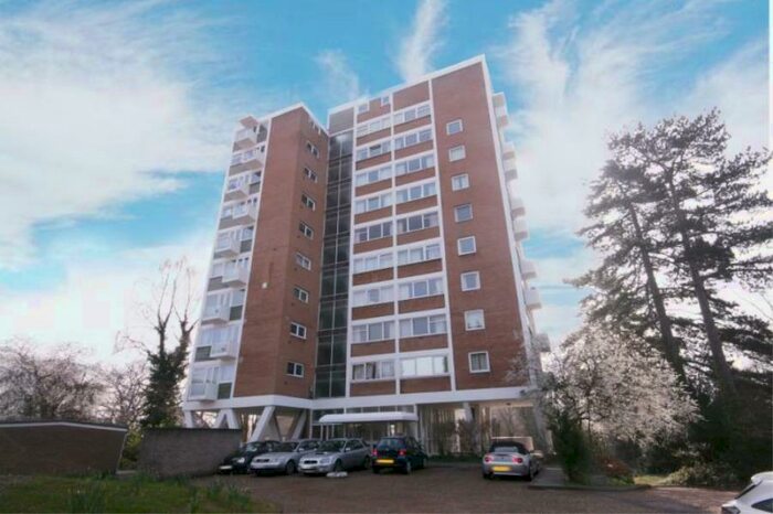 2 Bedroom Apartment To Rent In Woking, GU22
