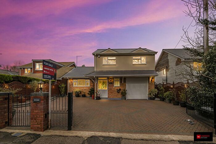 5 Bedroom Detached House For Sale In Lee Chapel Lane, Basildon, SS16