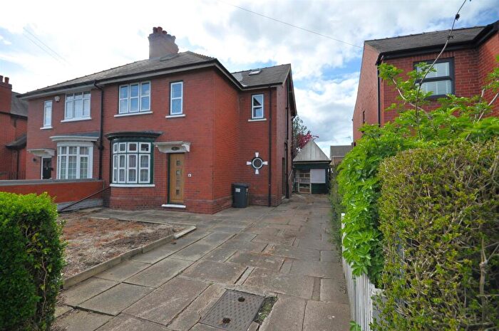 3 Bedroom Semi Detached House For Sale In Brooke Street, Thorne, DN8