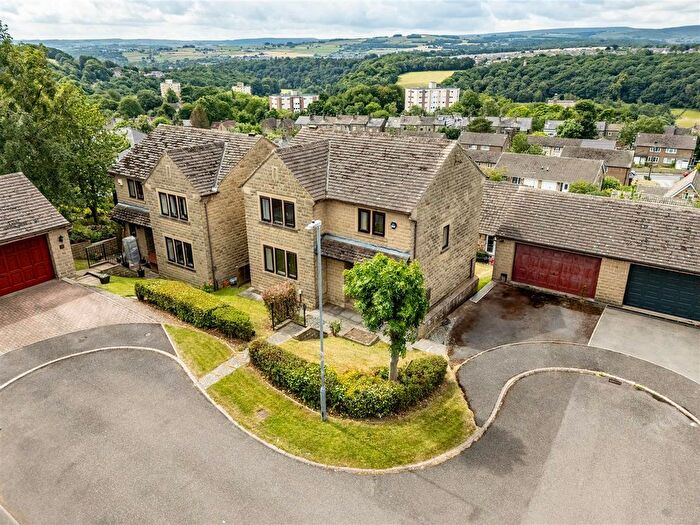 4 Bedroom Detached House For Sale In Priestley Grove, Huddersfield, HD4