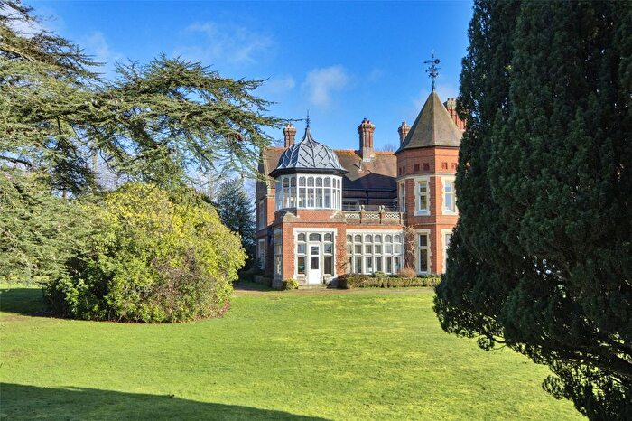 2 Bedroom Flat For Sale In North Frith Park, Hadlow, Tonbridge, Kent, TN11