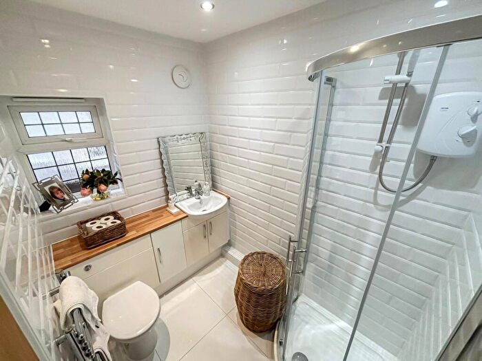 5 Bedroom Detached House For Sale In Tile Kiln Lane, Bexley, Kent, DA5