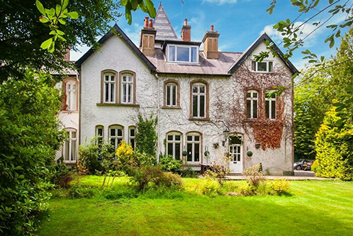 2 Bedroom Flat To Rent In Holm Place, London Road, Windlesham, Surrey, GU20