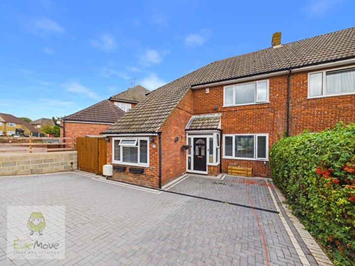 4 Bedroom Semi-Detached House For Sale In Parkfields, Strood, Rochester, ME2
