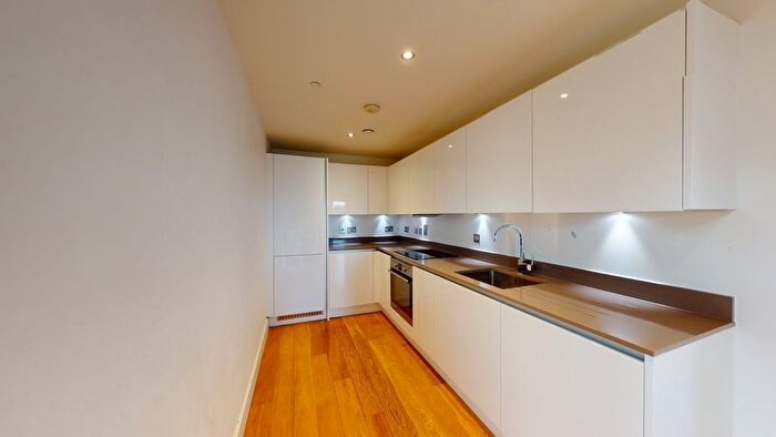 1 Bedroom Flat For Sale In Howe House, Love Lane, Woolwich Central, SE18