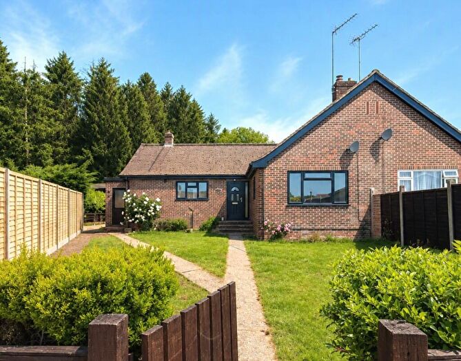 3 Bedroom Bungalow To Rent In Plaistow Road Godalming, GU8