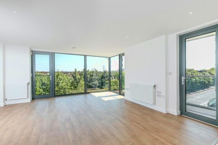 2 Bedroom Apartment To Rent In Egret Heights, Waterside Way, London, N17