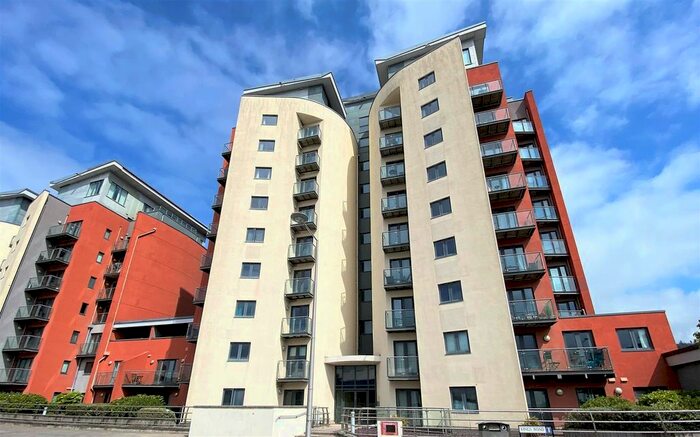 2 Bedroom Flat For Sale In South Quay, Kings Road, Marina, Swansea, SA1