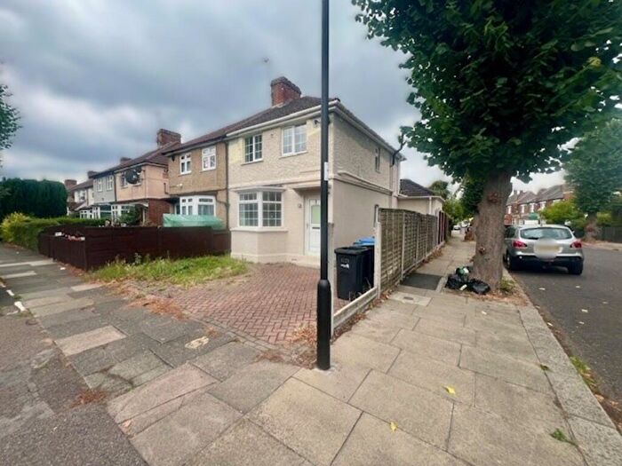 3 Bedroom Semi-Detached House To Rent In Third Avenue, Enfield, EN1