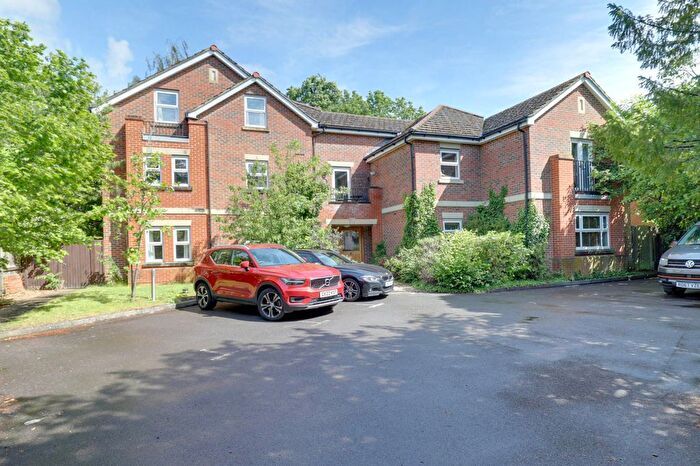2 Bedroom Flat For Sale In Derby Road, Caversham, RG4